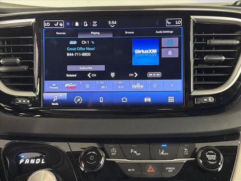 Used 2024 Chrysler Pacifica Touring-L FWD image 27