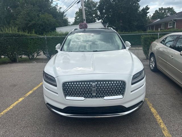 Used 2022 Lincoln Nautilus Reserve AWD/4WD image 2