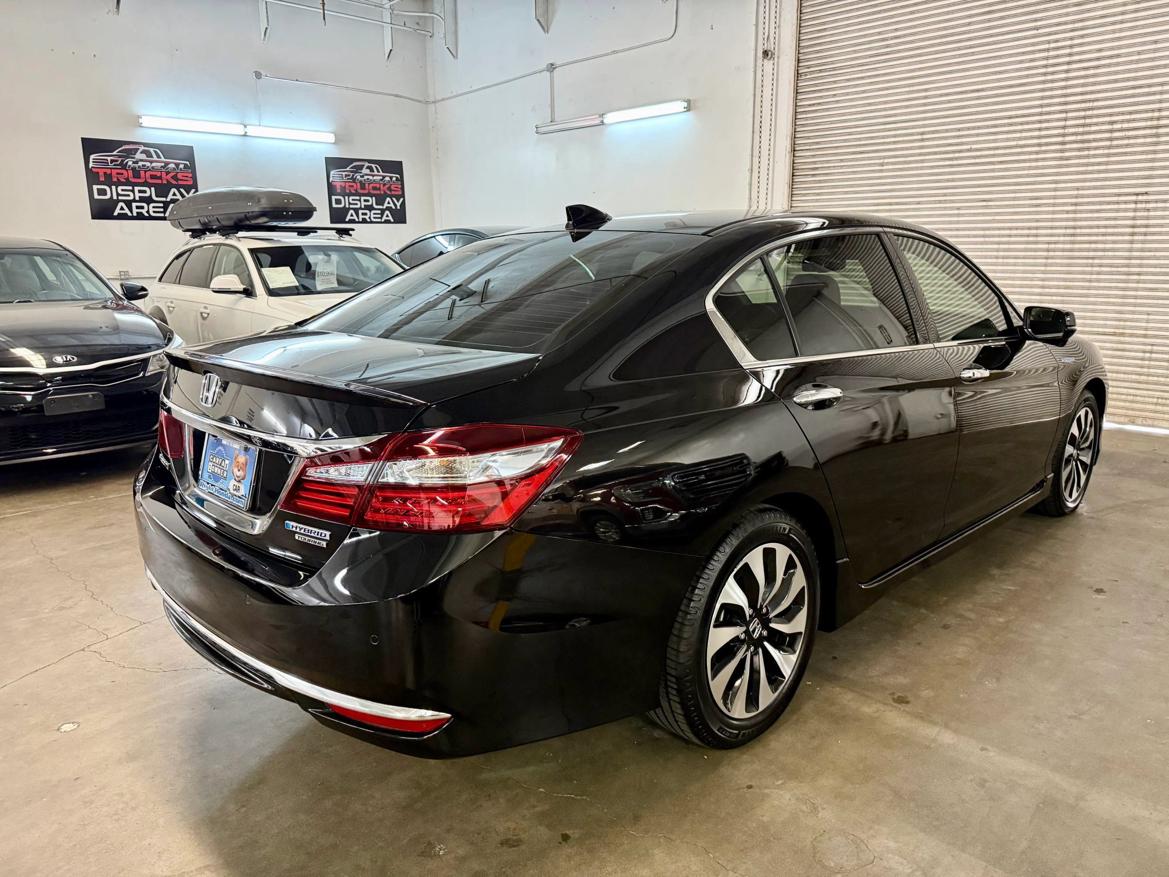 Used 2017 Honda Accord Touring image 5