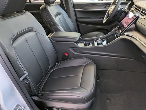 New 2025 Jeep Grand Cherokee Limited image 28