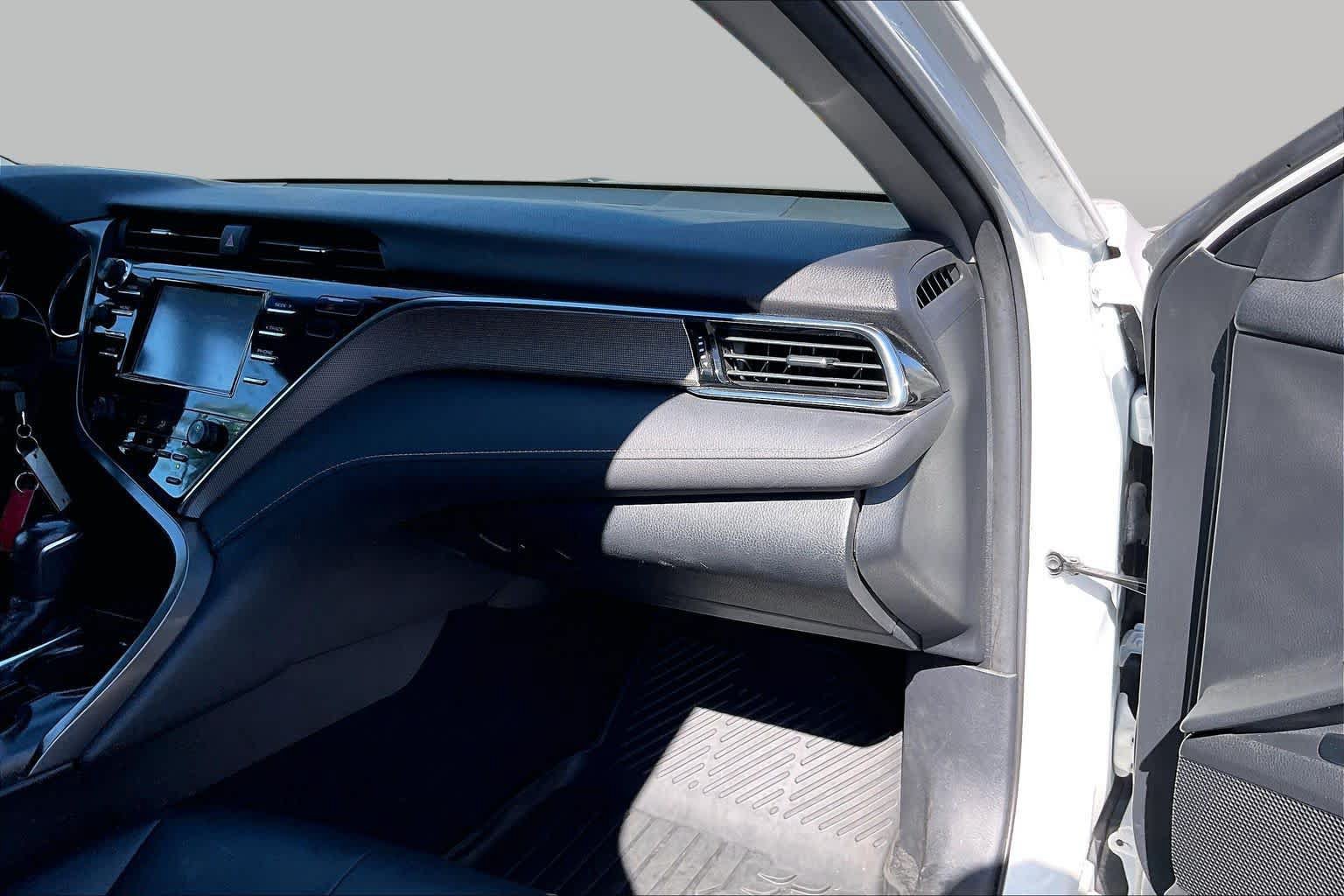 Used 2018 Toyota Camry SE FWD image 17