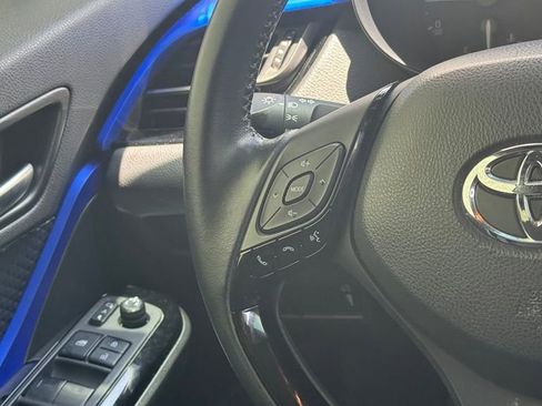 Used 2020 Toyota C-HR XLE FWD image 15