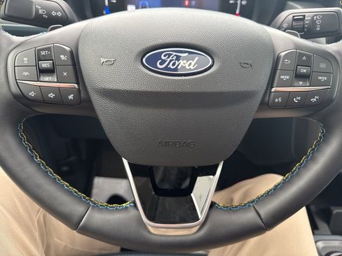 Used 2025 Ford Maverick Lobo image 14