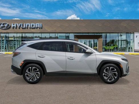 Used 2025 Hyundai Tucson Limited AWD/4WD image 7