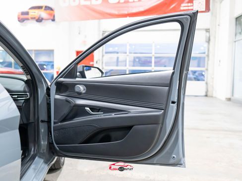 Used 2023 Hyundai Elantra SEL w/ Convenience Package image 37