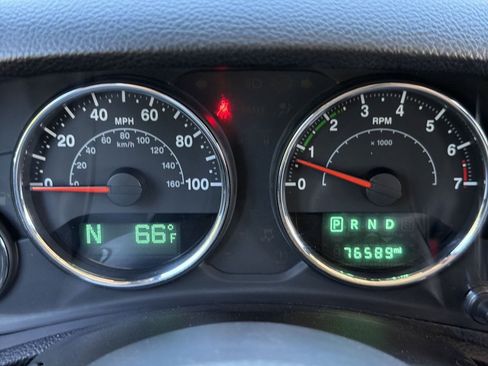 Used 2014 Jeep Wrangler Unlimited Sahara w/ Max Tow Package AWD/4WD image 15