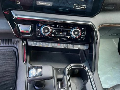 Used 2022 GMC Sierra 1500 AT4 w/ AT4 Premium Package AWD/4WD image 17