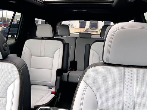 New 2026 Chevrolet Traverse High Country w/ LPO, Floor Liner Package FWD image 19