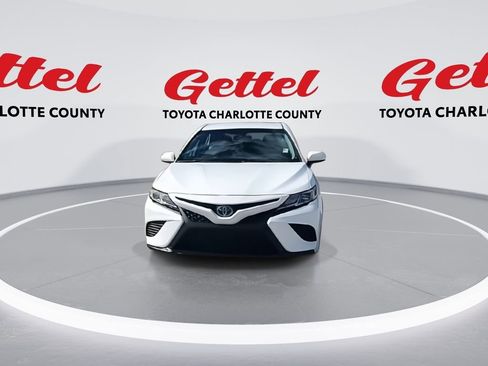 Used 2019 Toyota Camry SE image 3