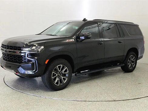 Used 2022 Chevrolet Suburban Z71 w/ Luxury Package AWD/4WD image 3