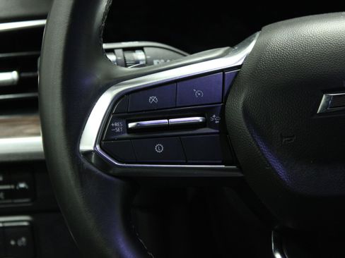 Used 2025 Chevrolet Suburban Z71 image 24