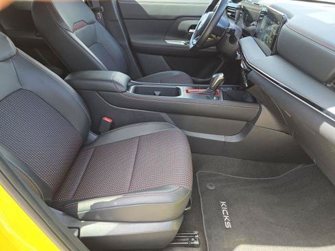 Certified 2025 Nissan Kicks SR FWD image 15