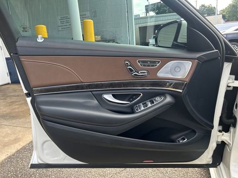 Used 2017 Mercedes-Benz S 550 Sedan image 7