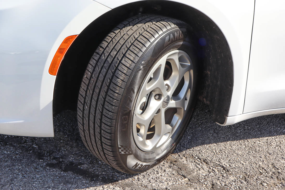 Used 2024 Chrysler Pacifica Limited FWD image 17