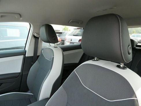 New 2025 Volkswagen Taos SE image 28