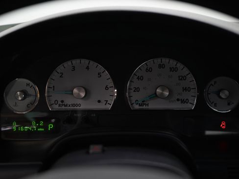 Used 2004 Ford Thunderbird image 16