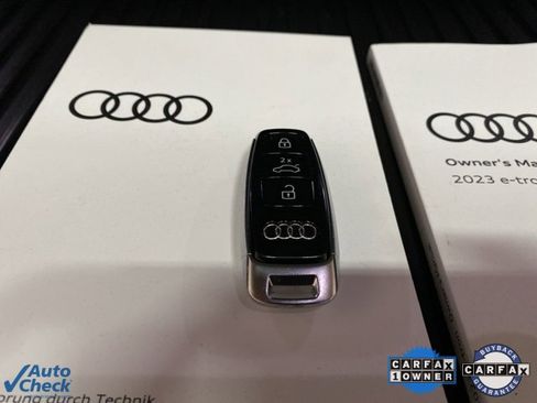 Used 2023 Audi e-tron Premium Plus w/ Premium Plus Package image 95