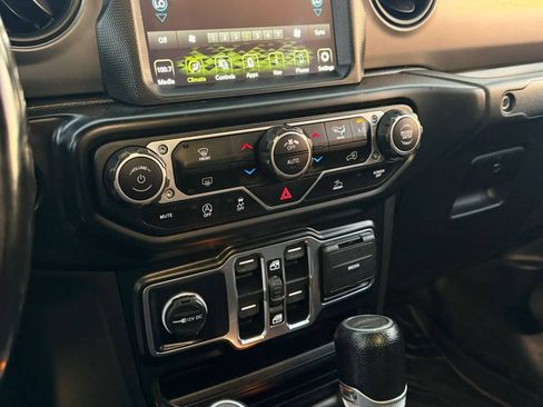 Used 2021 Jeep Gladiator Sport AWD/4WD image 25
