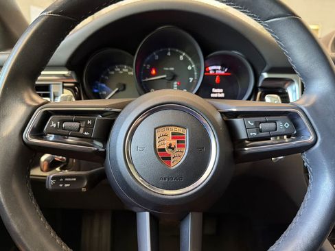 Used 2022 Porsche Macan AWD/4WD image 25