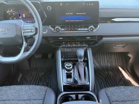 Used 2025 Chevrolet Colorado Z71 AWD/4WD image 12