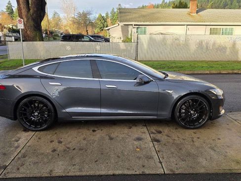 Used 2014 Tesla Model S 85 RWD image 4