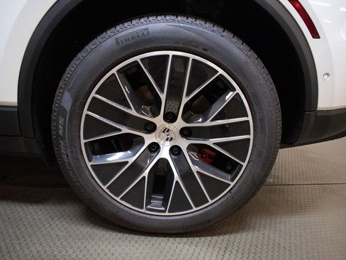 Used 2025 Porsche Macan 4S Electric image 14