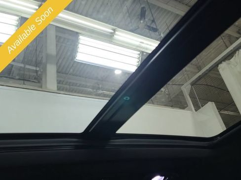 Used 2022 Cadillac XT6 Premium Luxury AWD/4WD image 13