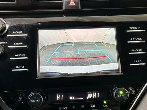 Used 2018 Toyota Camry LE image 16