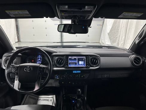 Used 2021 Toyota Tacoma TRD Off-Road w/ Technology Package AWD/4WD image 38