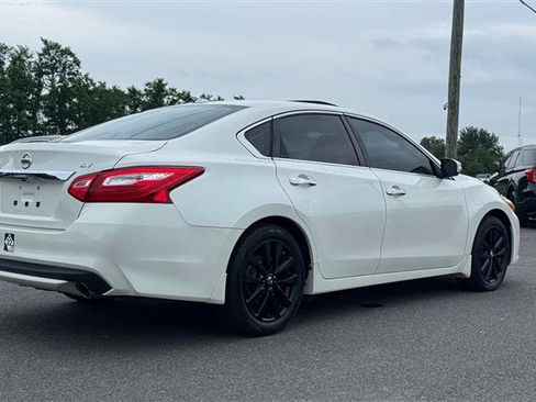 Used 2016 Nissan Altima 2.5 SV w/ Convenience Package FWD image 6