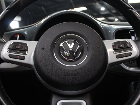 Used 2018 Volkswagen Beetle 2.0T SE FWD image 56