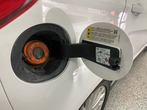 Used 2014 Ford C-MAX Energi SEL image 24