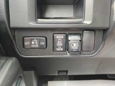 Used 2017 Toyota Tacoma TRD Sport w/ Premium & Technology Package AWD/4WD image 25