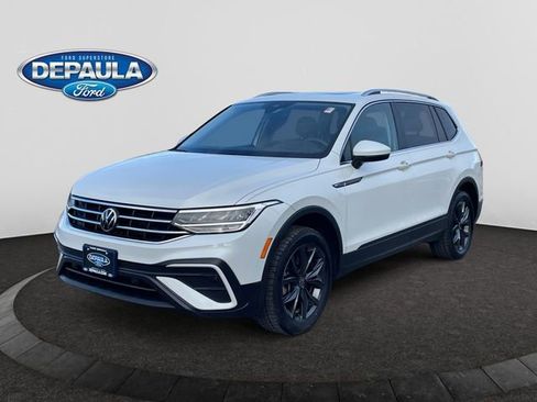 Used 2023 Volkswagen Tiguan SE w/ Panoramic Sunroof Package image 1