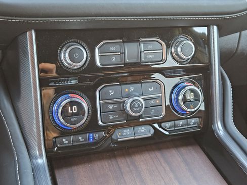 Used 2023 GMC Yukon XL Denali Ultimate image 21