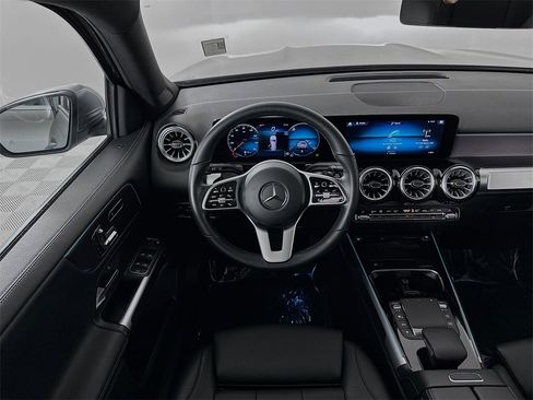 Certified 2022 Mercedes-Benz GLB 250 image 21