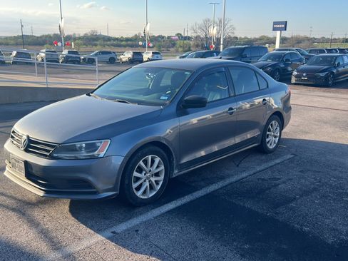 Used 2015 Volkswagen Jetta SE image 2