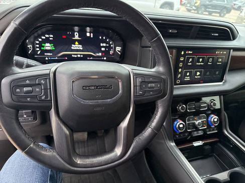 Used 2023 GMC Yukon XL Denali Ultimate image 17
