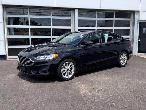 Used 2020 Ford Fusion SE FWD image 2