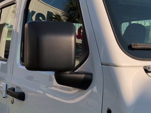 Used 2024 Jeep Gladiator Sport AWD/4WD image 10