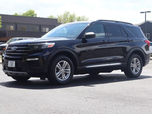 Used 2021 Ford Explorer XLT w/ Equipment Group 202A AWD/4WD image 11