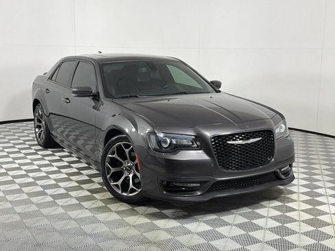 Used 2018 Chrysler 300 S w/ 300S Premium Group RWD image 2