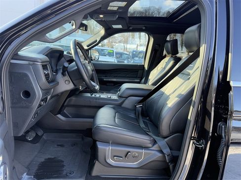 Used 2024 Ford Expedition Platinum image 24