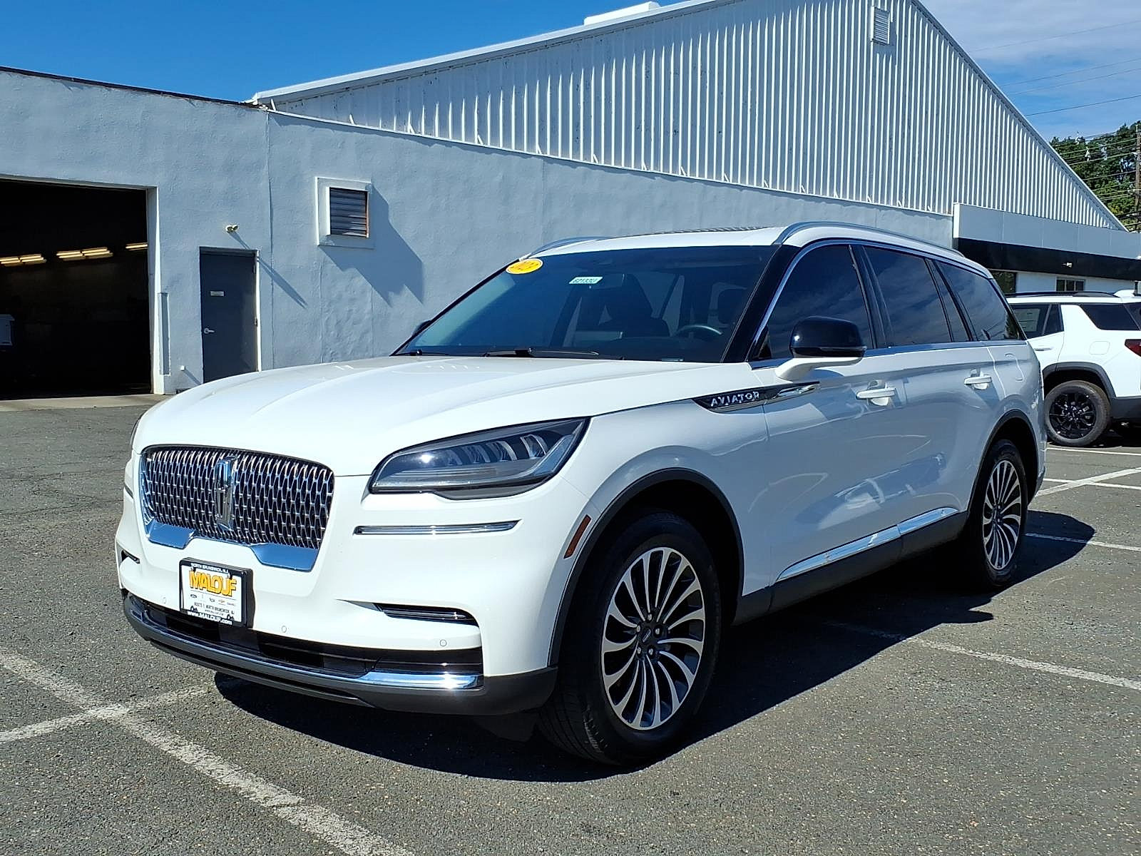 Used 2023 Lincoln Aviator AWD w/ Premium Package image 3