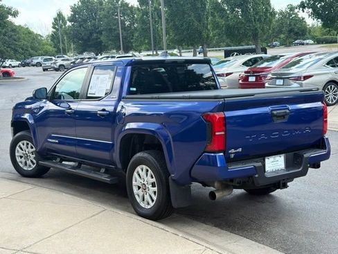 Used 2025 Toyota Tacoma SR5 AWD/4WD image 5