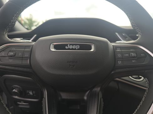 New 2025 Jeep Grand Cherokee Laredo X w/ Luxury Tech Group I image 28