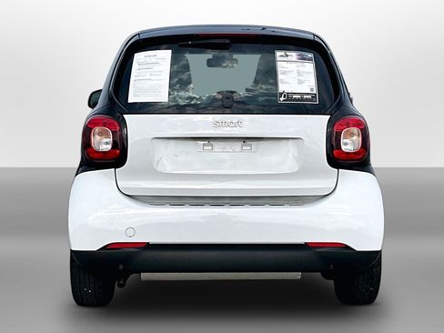 Used 2016 smart fortwo passion RWD image 4