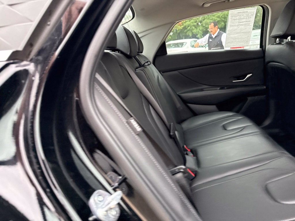 Used 2025 Hyundai Elantra Limited FWD image 16