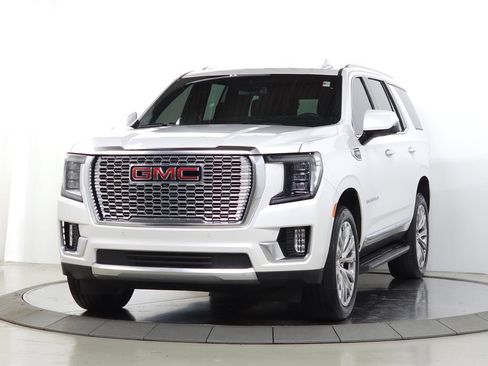 Used 2024 GMC Yukon Denali AWD/4WD image 3