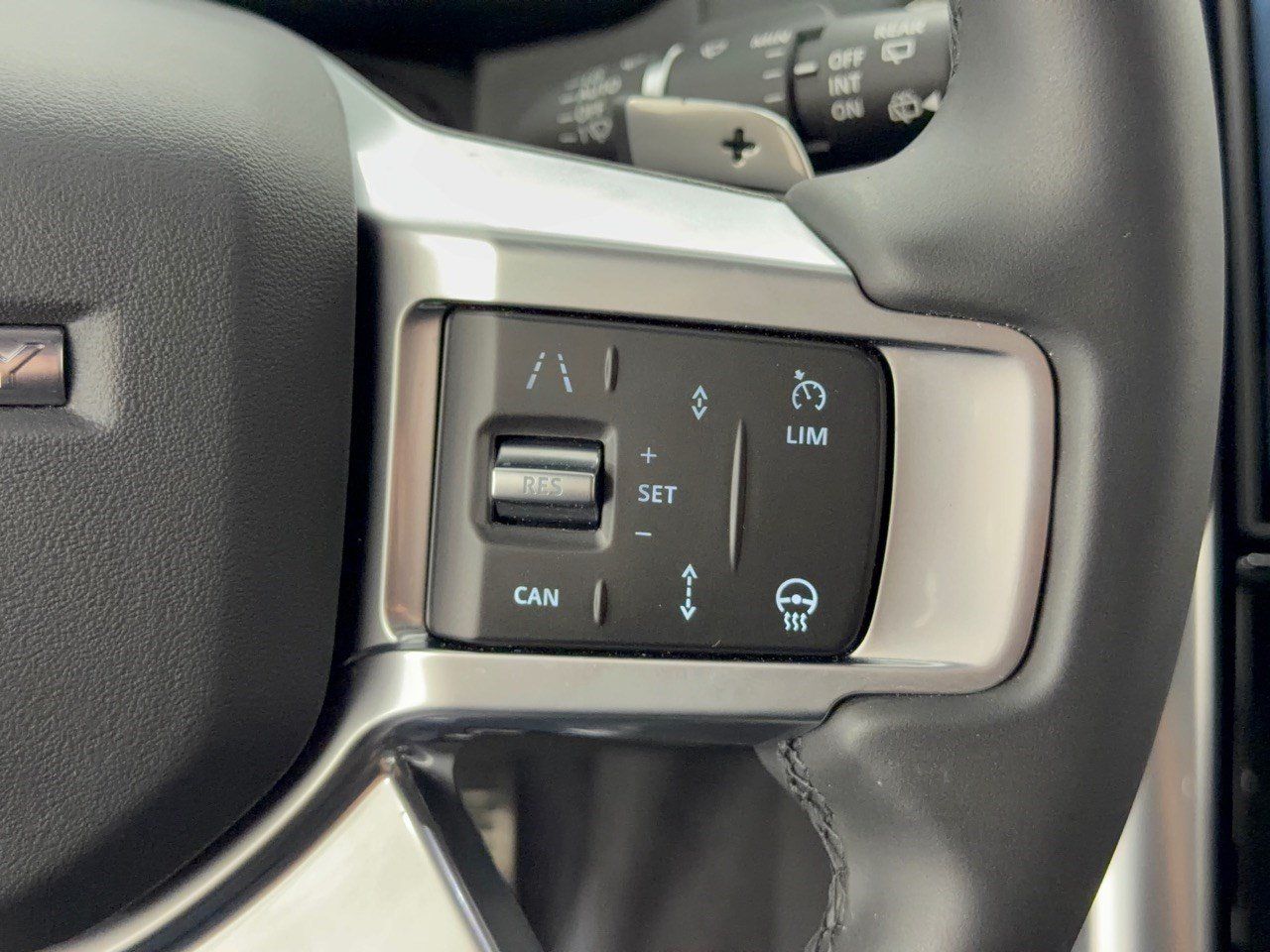 Certified 2026 Land Rover Discovery Dynamic SE AWD/4WD image 19